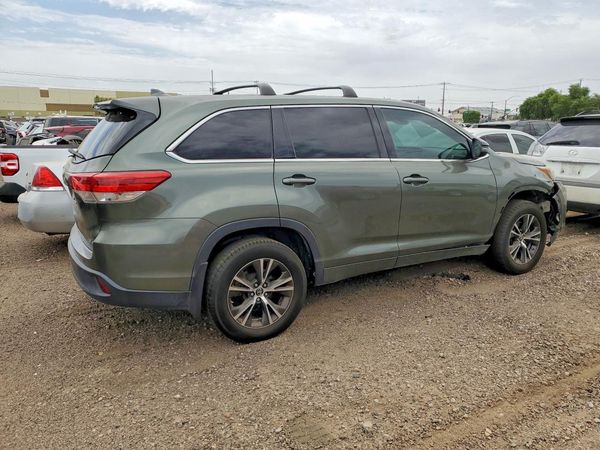 2018 TOYOTA HIGHLANDER LE/LE Plus