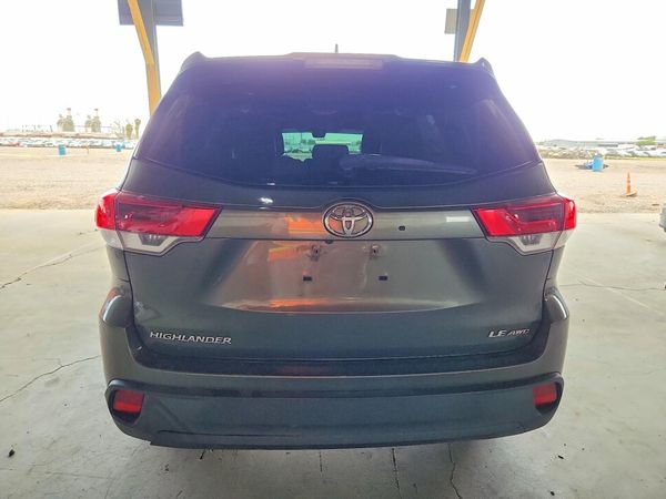 2018 TOYOTA HIGHLANDER LE/LE Plus