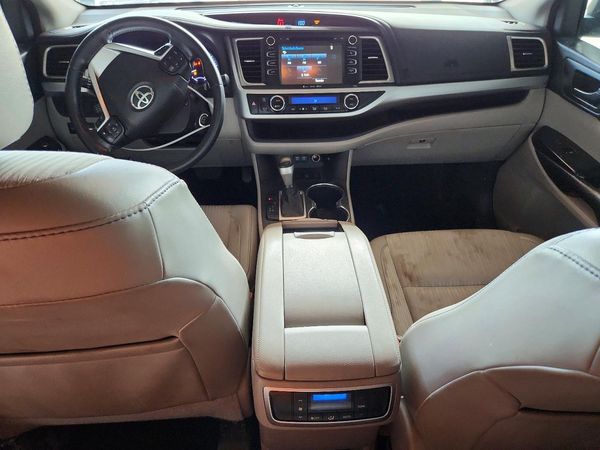 2018 TOYOTA HIGHLANDER LE/LE Plus