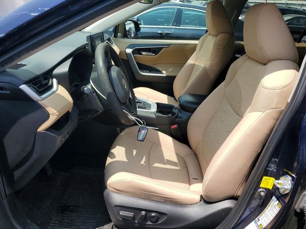 2020 TOYOTA RAV4 XLE