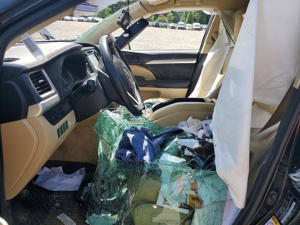 2019 TOYOTA HIGHLANDER LE/LE Plus