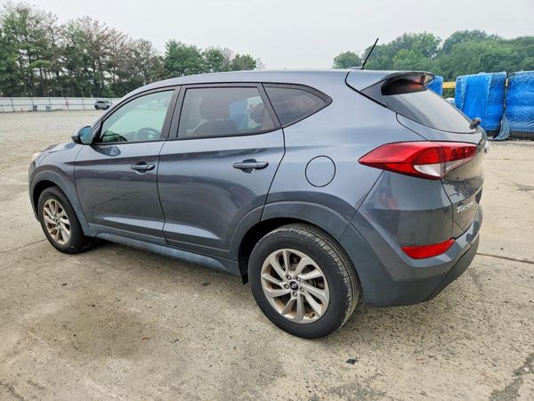 2017 HYUNDAI TUCSON SE (no options)
