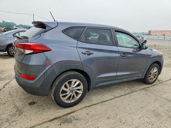 2017 HYUNDAI TUCSON SE (no options)