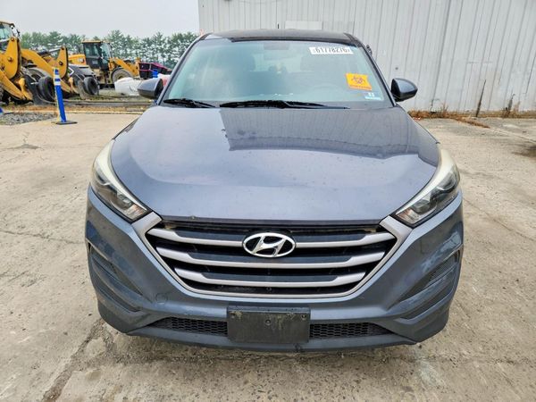 2017 HYUNDAI TUCSON SE (no options)