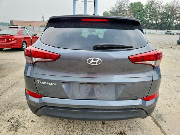 2017 HYUNDAI TUCSON SE (no options)
