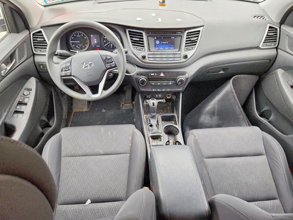 2017 HYUNDAI TUCSON SE (no options)