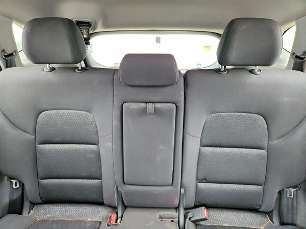 2017 HYUNDAI TUCSON SE (no options)
