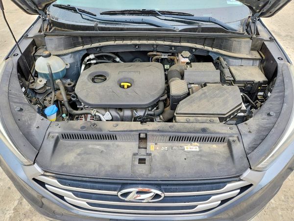 2017 HYUNDAI TUCSON SE (no options)