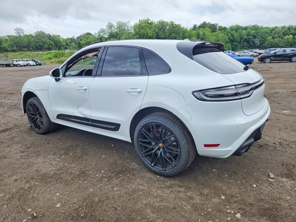 2025 PORSCHE MACAN