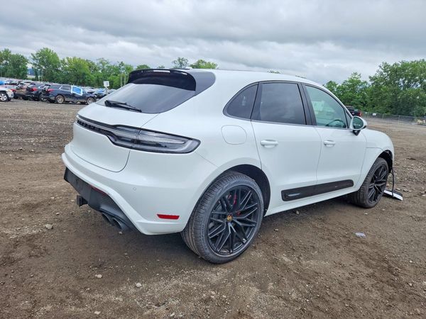 2025 PORSCHE MACAN