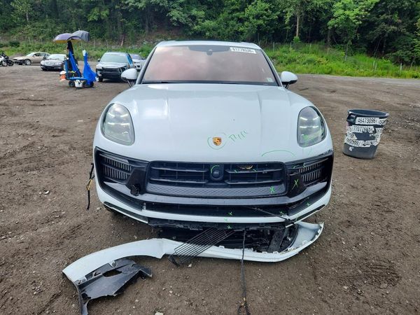 2025 PORSCHE MACAN