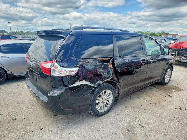 2015 TOYOTA SIENNA