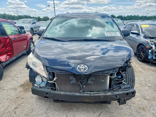 2015 TOYOTA SIENNA