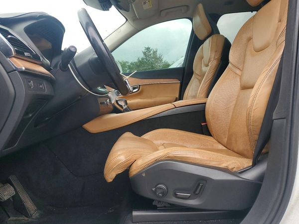 2016 VOLVO XC90