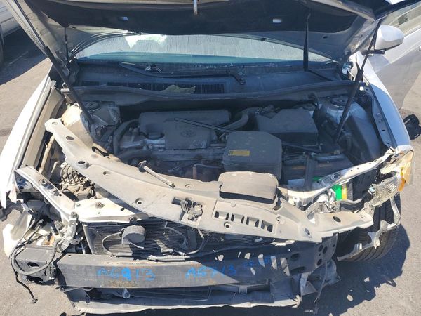 2013 TOYOTA CAMRY — Engine bay