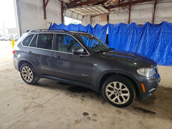 2013 BMW X5 xDrive35i — Passenger 3/4