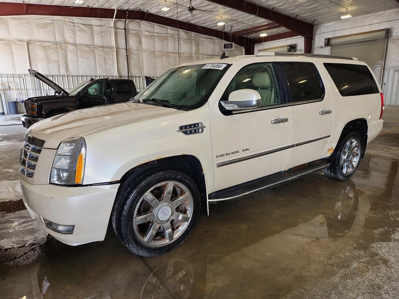 2013 CADILLAC ESCALADE ESV Luxury