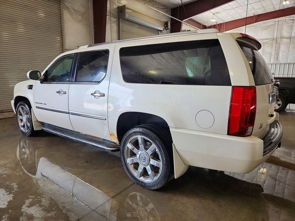 2013 CADILLAC ESCALADE ESV Luxury