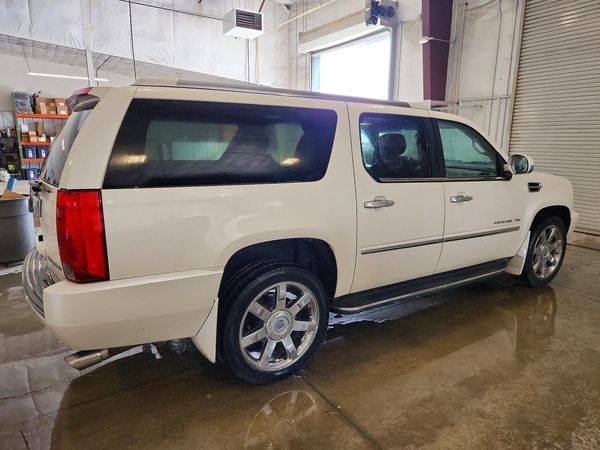 2013 CADILLAC ESCALADE ESV Luxury