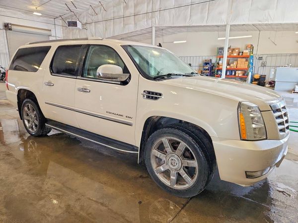 2013 CADILLAC ESCALADE ESV Luxury