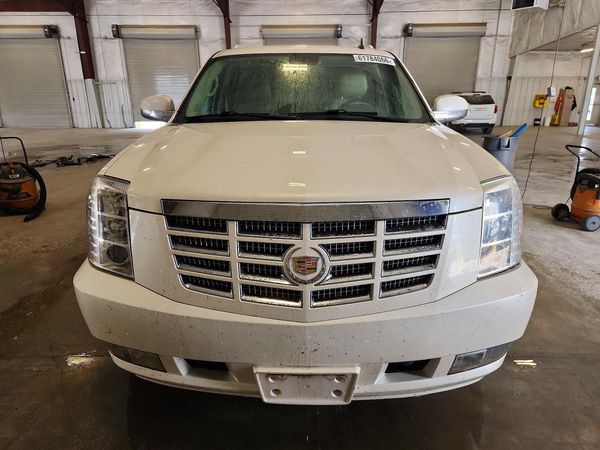 2013 CADILLAC ESCALADE ESV Luxury