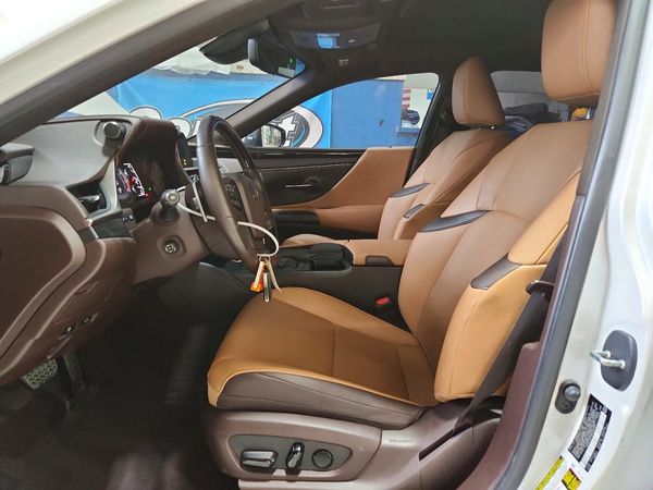 2021 LEXUS ES 250