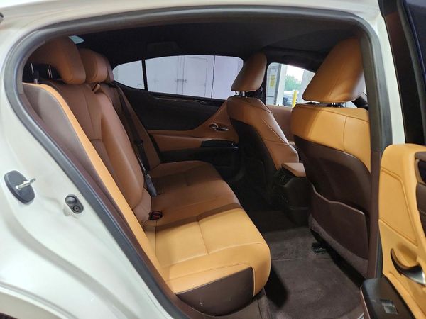 2021 LEXUS ES 250