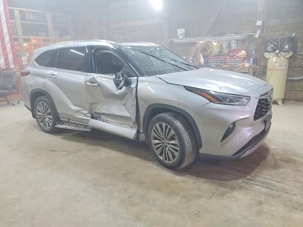 2022 TOYOTA HIGHLANDER Platinum