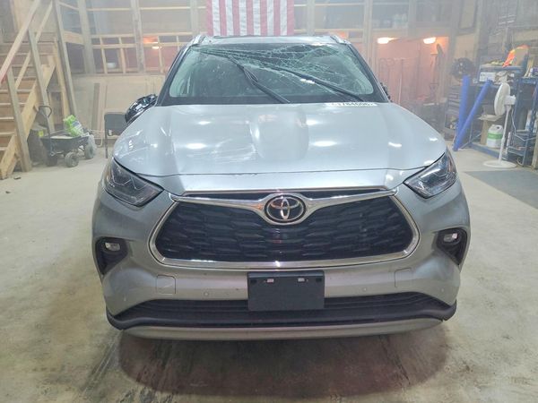 2022 TOYOTA HIGHLANDER Platinum