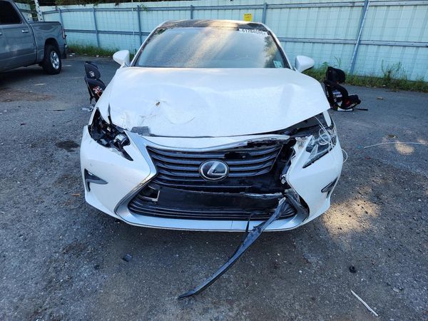 2018 LEXUS ES