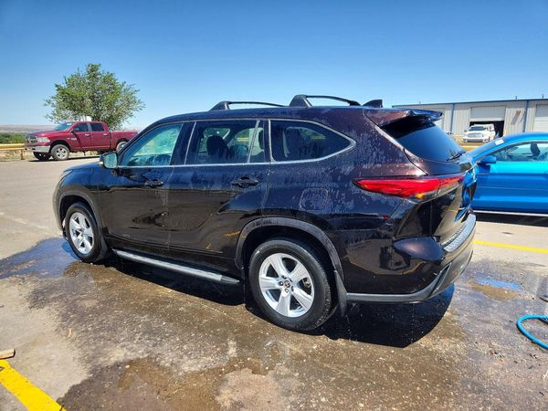 2021 TOYOTA HIGHLANDER LE
