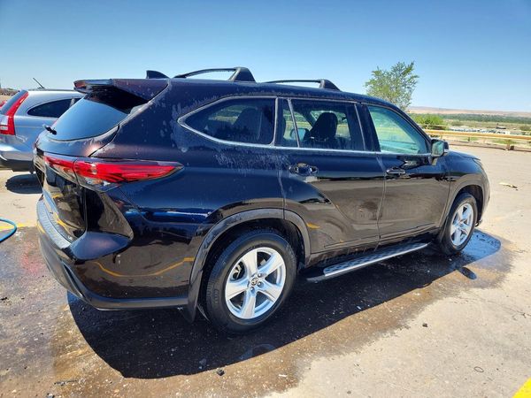 2021 TOYOTA HIGHLANDER LE