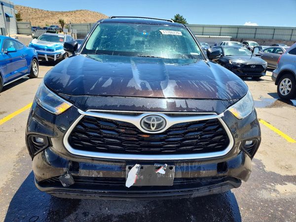 2021 TOYOTA HIGHLANDER LE