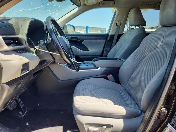 2021 TOYOTA HIGHLANDER LE