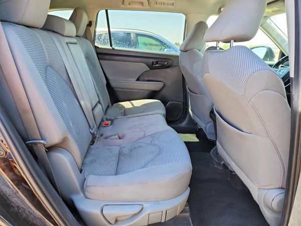 2021 TOYOTA HIGHLANDER LE