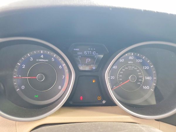 2012 HYUNDAI ELANTRA