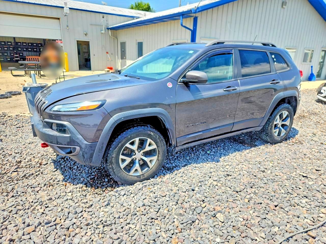 2015 JEEP CHEROKEE Trailhawk — Front 3/4
