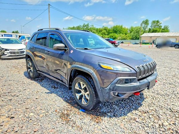 2015 JEEP CHEROKEE Trailhawk — Passenger 3/4