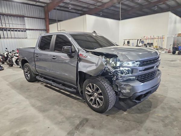 2019 CHEVROLET SILVERADO RST — Passenger 3/4