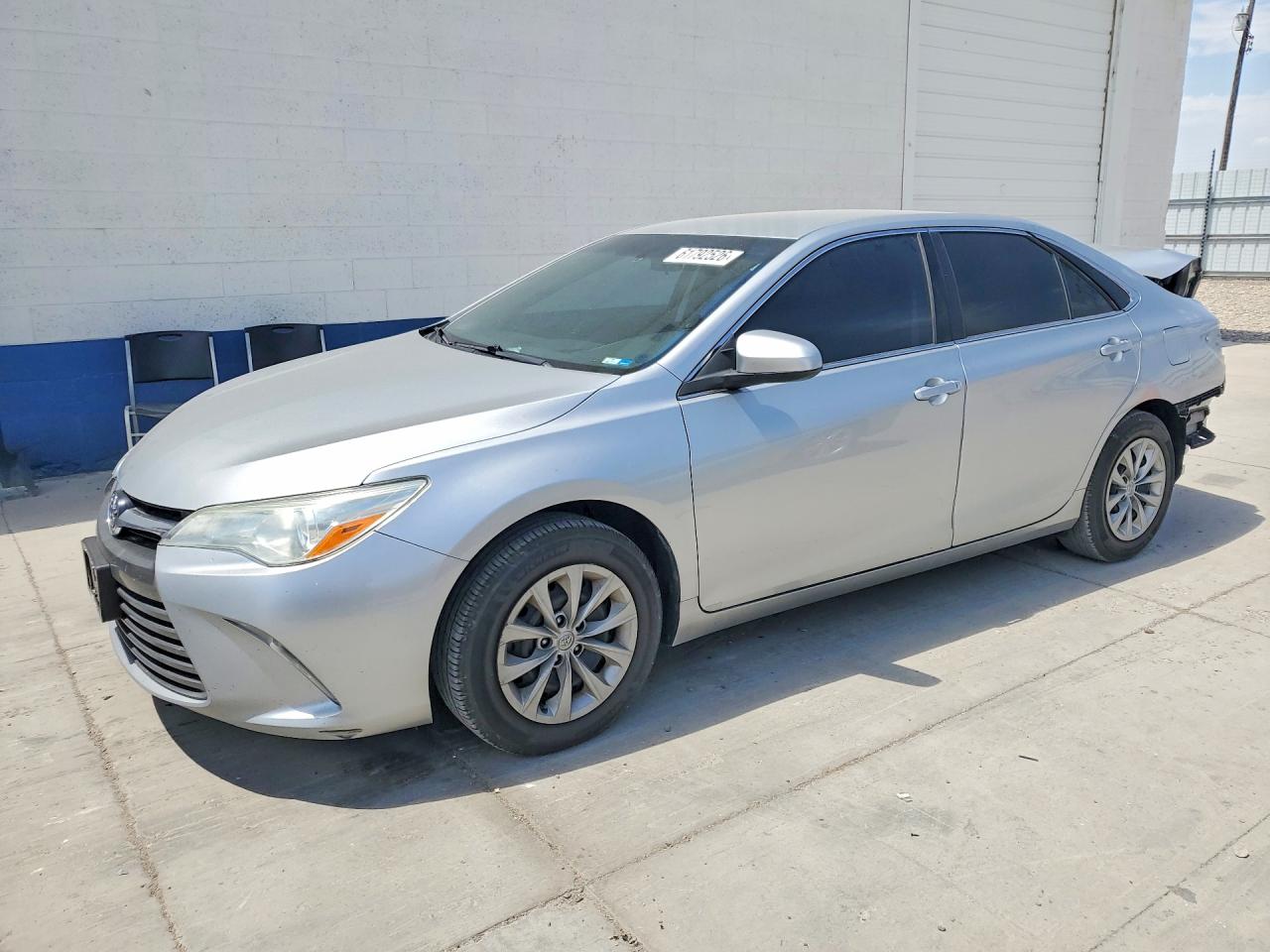 2017 TOYOTA CAMRY LE/SE/XLE/XSE — Front 3/4