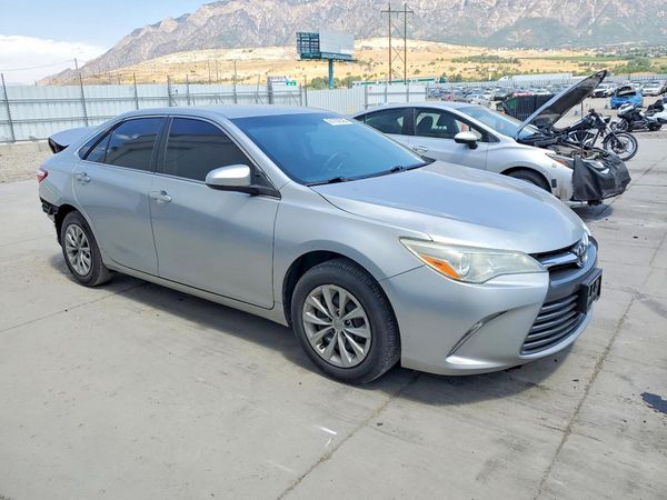 2017 TOYOTA CAMRY LE/SE/XLE/XSE — Passenger 3/4
