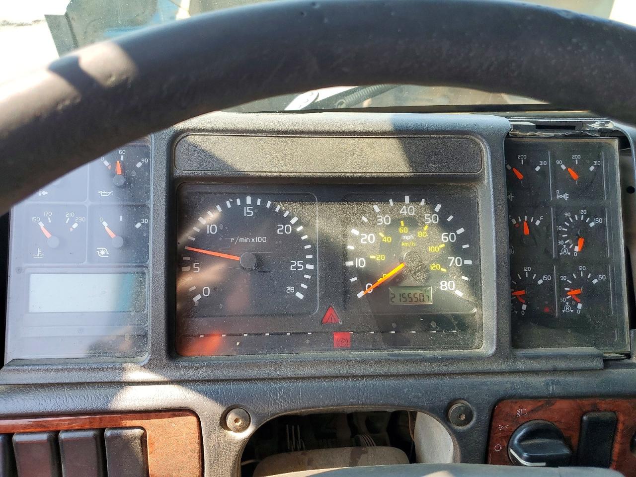 2002 VOLVO VHD