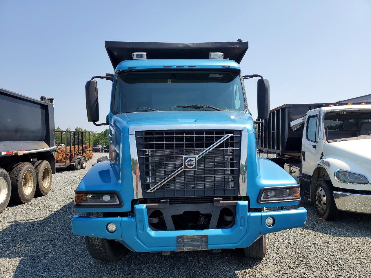 2002 VOLVO VHD