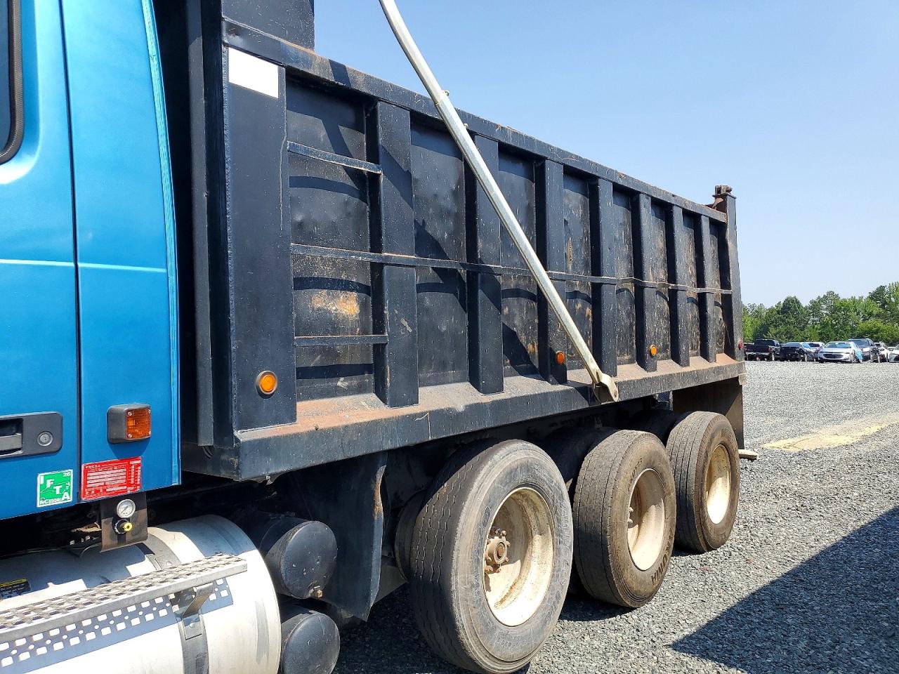 2002 VOLVO VHD