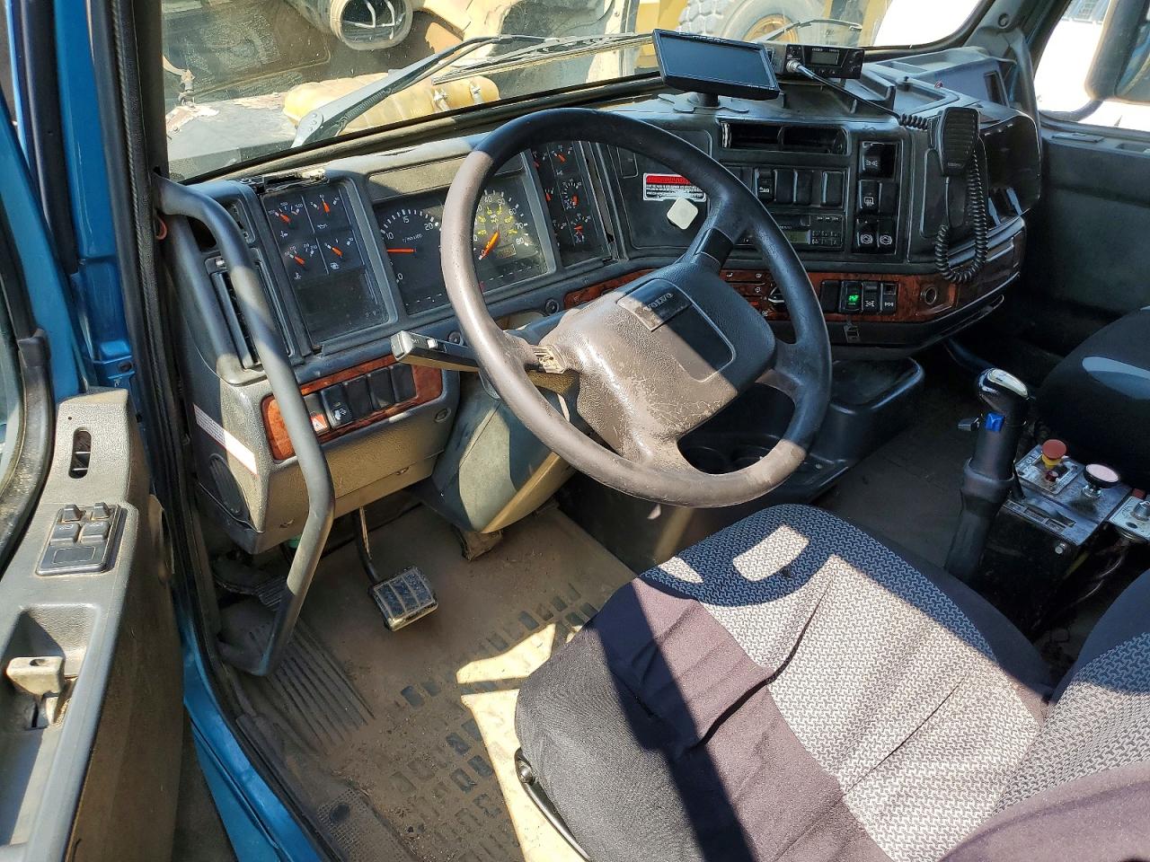 2002 VOLVO VHD