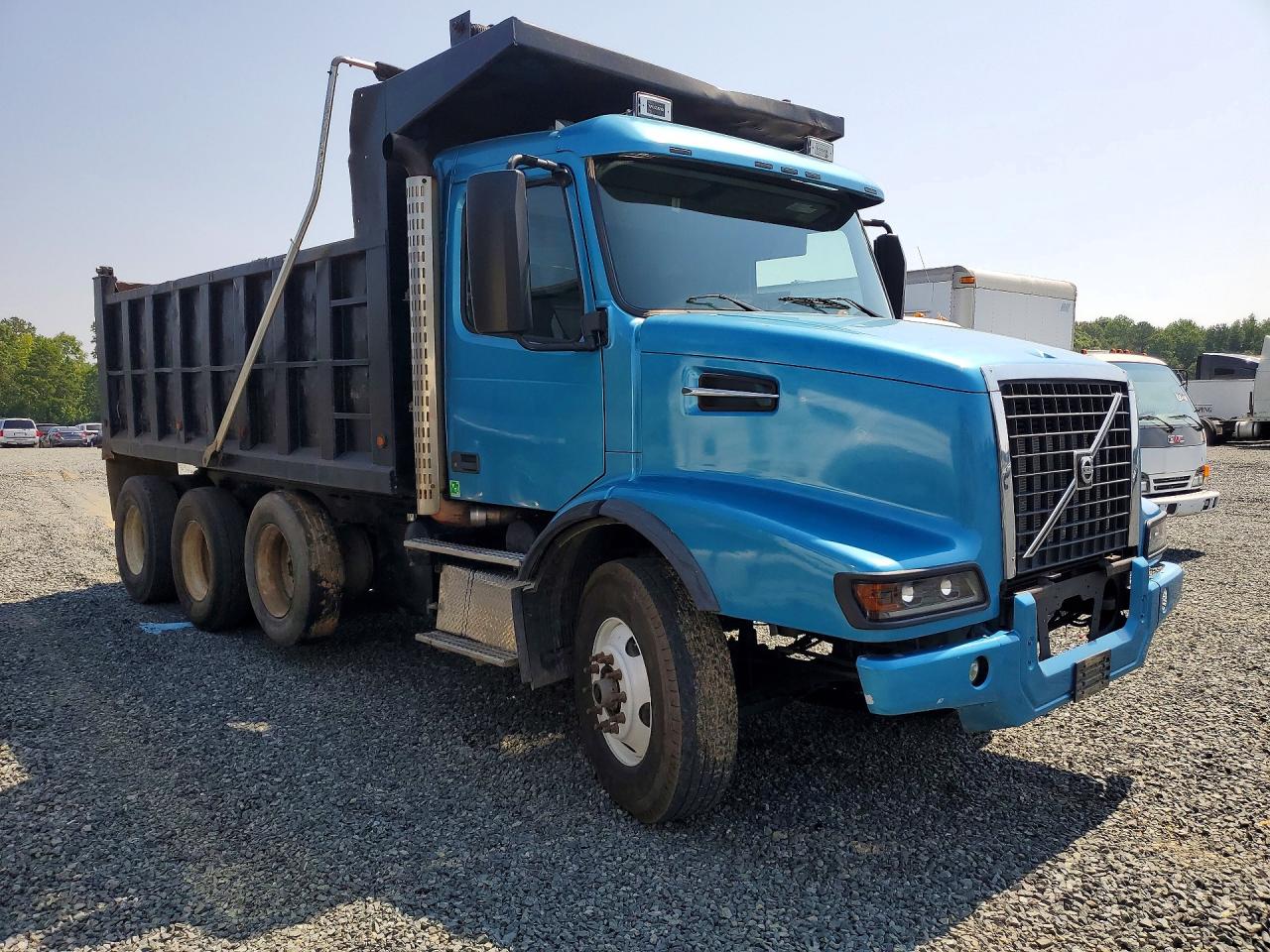 2002 VOLVO VHD