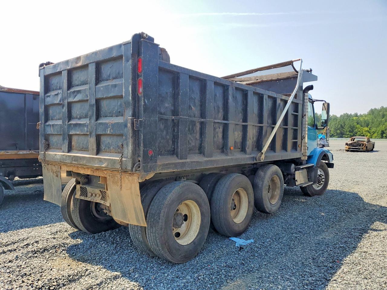 2002 VOLVO VHD