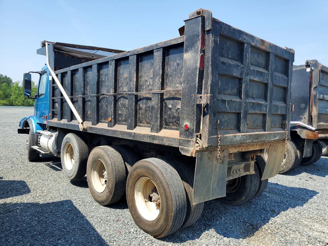 2002 VOLVO VHD