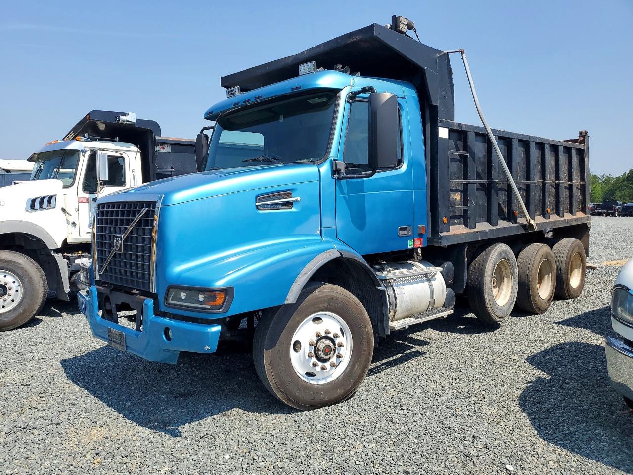 2002 VOLVO VHD