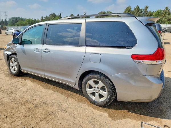 2013 TOYOTA SIENNA